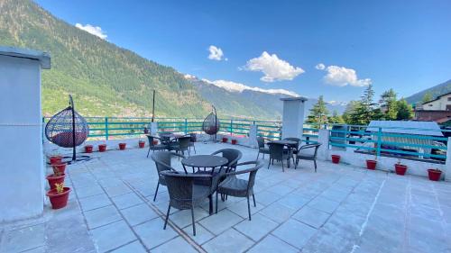 New Manali House | Hotel Meadows & Hotel Ocean Edge ! Family Hotel ! A couple Hotel ! Near to Hadimba Temple