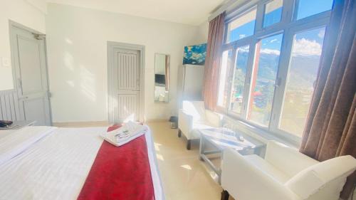 New Manali House | Hotel Meadows & Hotel Ocean Edge ! Family Hotel ! A couple Hotel ! Near to Hadimba Temple