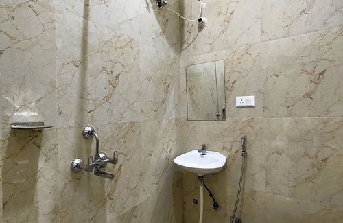 Varanasi Hotel | Hotel Medhya Grand Varanasi