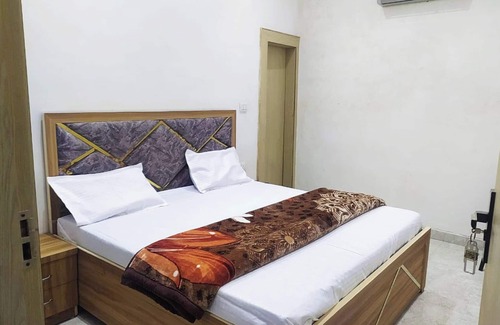 Mathura Hotel | Hotel Meera residency Mathura