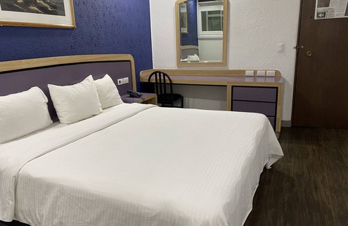 Cuauhtemoc Hotel | Hotel Menara