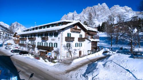 Cortina d'Ampezzo Hotel | Hotel Menardi