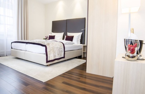 Baden Baden Old Town Hotel | Hotel Merkur