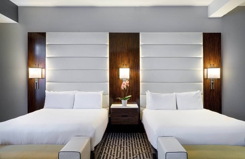 East Town Hotel | Hotel Metro, Autograph Collection
