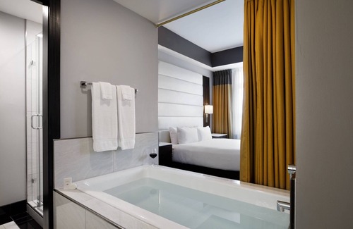 East Town Hotel | Hotel Metro, Autograph Collection