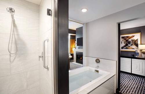 East Town Hotel | Hotel Metro, Autograph Collection