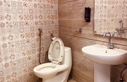 Mahipalpur Extension Apartment | Hotel Metro Tower