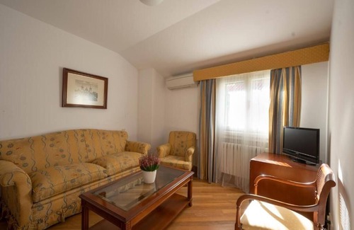 San Lorenzo de El Escorial Hotel | Hotel Miranda & Suizo