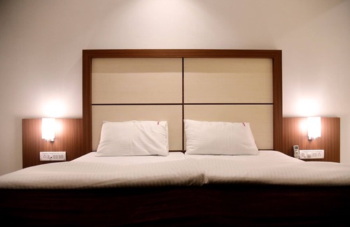 Dahanu Hotel | Hotel Monarch Center Point near Dahanu Beach, Bordi