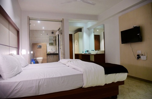 Dahanu Hotel | Hotel Monarch Center Point near Dahanu Beach, Bordi