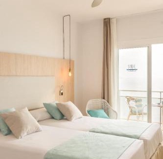 Santa Margarida Hotel | Hotel Monterrey Roses by Pierre & Vacances