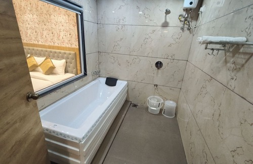 Parel Hotel | Hotel Morya Residency Parel