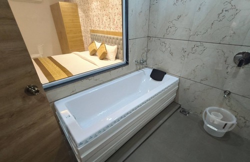Parel Hotel | Hotel Morya Residency Parel