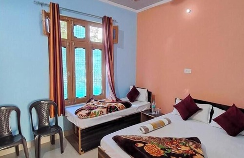 Barkot Hotel | Hotel Mountain Paradise Barkot