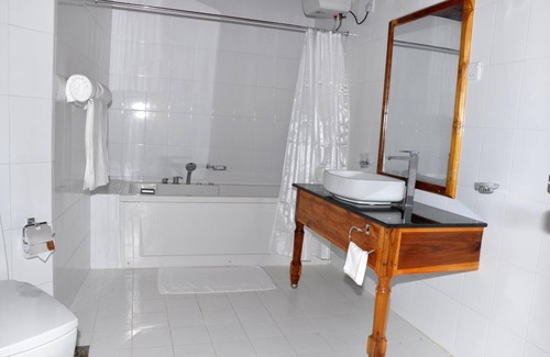 Manmunai North Hotel | Hotel Naaval