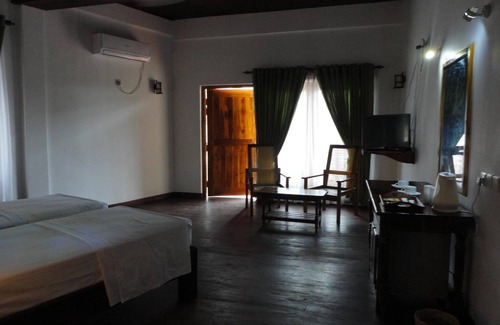 Manmunai North Hotel | Hotel Naaval