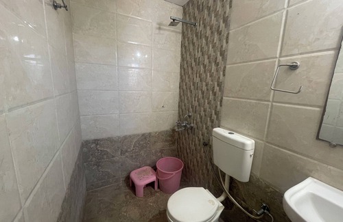 Rajula Hotel | Hotel Narayan Executive Gujrat