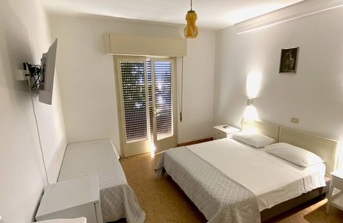 Marina di Pietrasanta Hotel | Hotel Naviglio