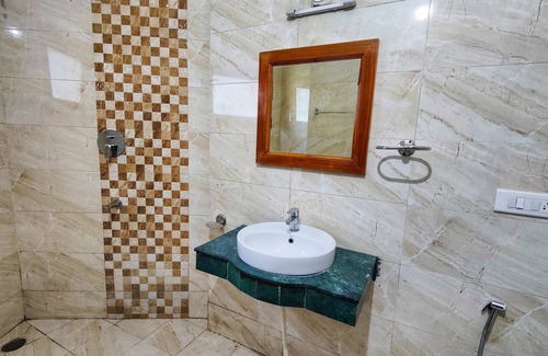 Kumarhatti Hotel | Hotel Neelgiri