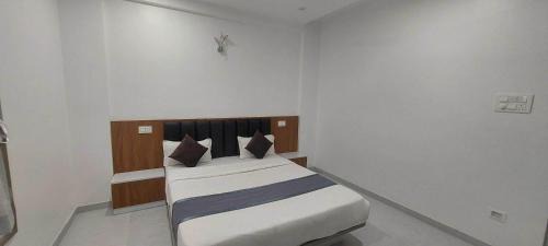 Kharadi Hotel | Hotel O Aura Suiites