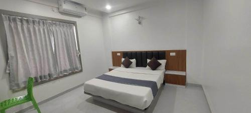 Kharadi Hotel | Hotel O Aura Suiites