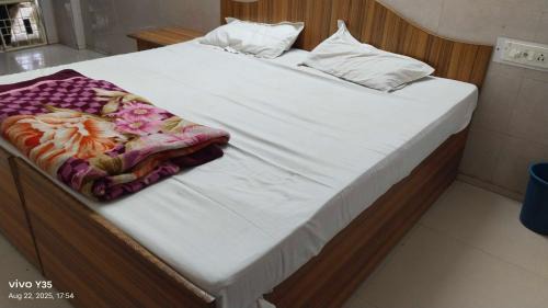 Aligarh Hotel | Hotel O Crystal Crown