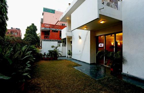 Kalkaji Hotel | Hotel O Gem 92