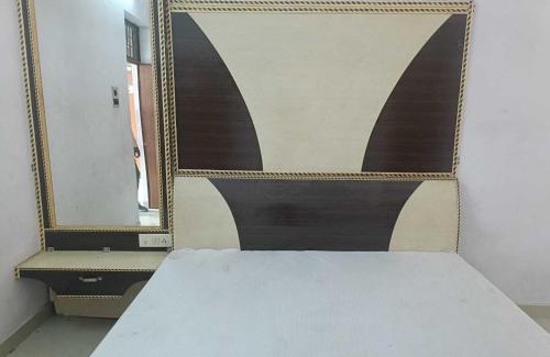 Aligarh Hotel | Hotel O Lord Krishna