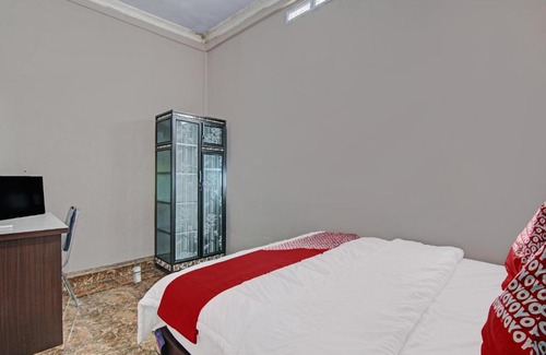 Pekanbaru Hotel | Hotel O Putri Homestay Syariah Near SPBU 14.282.694 (Air Hitam)