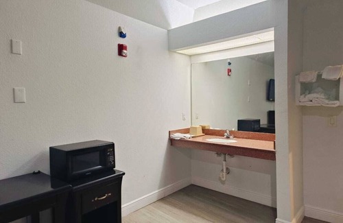 Greater Greenspoint Hotel | Hotel O Regency Suites Houston - IAH Beltway 8