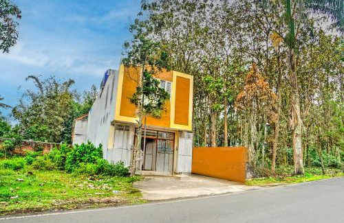 Asrikaton Hotel | Hotel O The Velodrome Inn near Exit Toll Malang