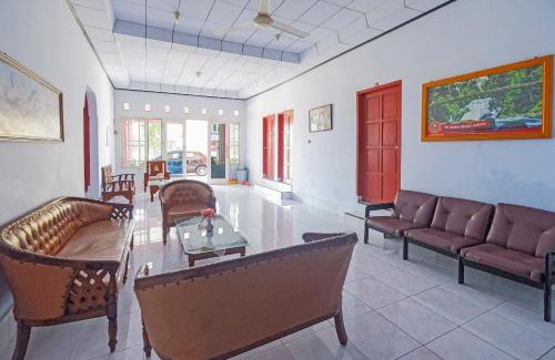 Sulawesi Hotel | Hotel O Wisma Arwini Syariah Near Benteng Balangnipa