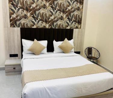 Mathura Hotel | Hotel Oliver Courtyard