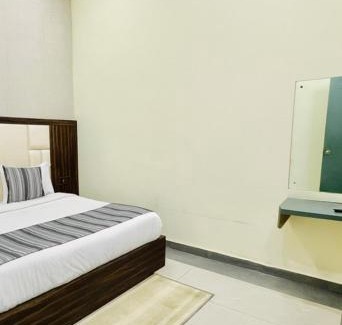 Mathura Hotel | Hotel Oliver Courtyard