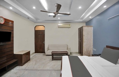Delhi Hotel | Hotel OM Plaza
