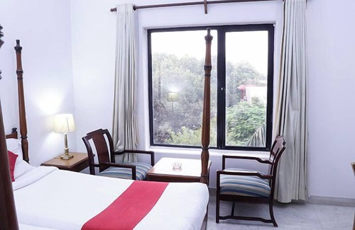 Saket Hotel | Hotel Palm Greens