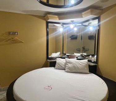 Iapi Hotel | Hotel Paradise