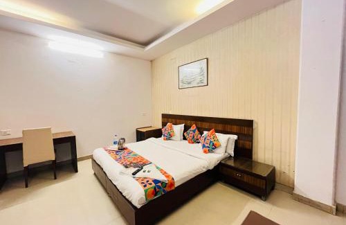 Hauz Khas Village Hotel | Hotel Paradise - Near 1 Min Walk in Nizamuddin Railway Station
