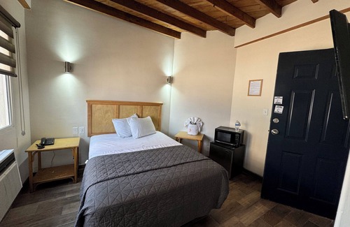 Avenida Revolucion Hotel | Hotel Paris