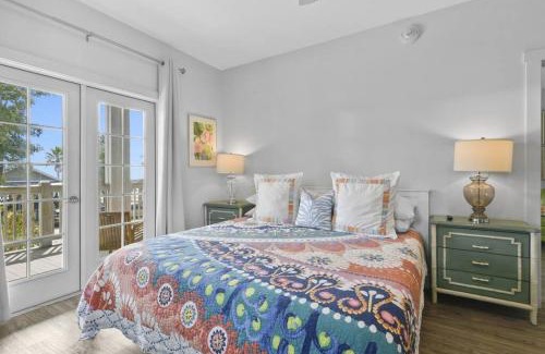 Pass Christian Apartment | Hotel Pass Christian King Suite 202