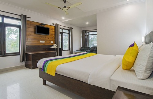 Dehradun Hotel | Hotel Peak View, 300 Mts From Mall Road