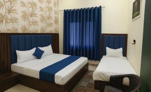 Vrindavan Hotel | Hotel Petal Rose By RK Near Gol chakkar Vrindavan