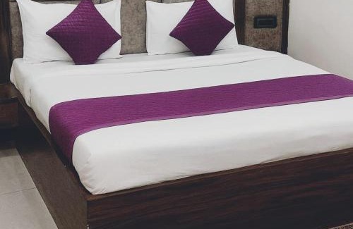 Vrindavan Hotel | Hotel Petal Rose By RK Near Gol chakkar Vrindavan