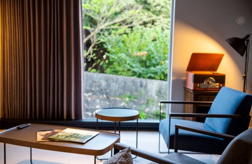 Naha City Centre Apartment | Hotel Petit Suite Takamotoji Ishimon 2F Theater b/Naha Okinawa