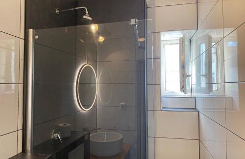 Friedrichstadt Hotel | Hotel Petite Königsallee SELF CHECK-IN