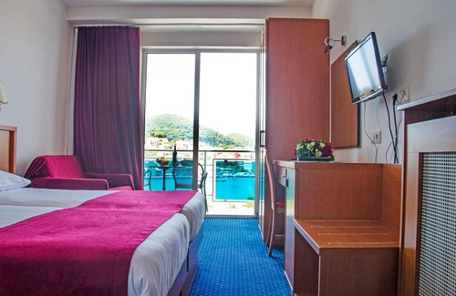 Gruz Hotel | Hotel Petka