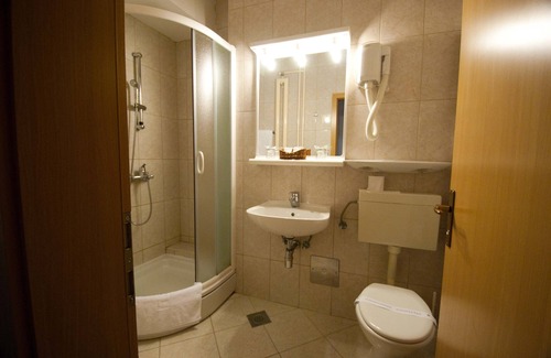 Gruz Hotel | Hotel Petka