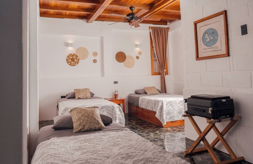 Puerto Baquerizo Moreno Hotel | Hotel Pimampiro