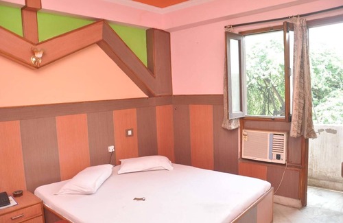 Paharganj House | Hotel Prince Palace The Green