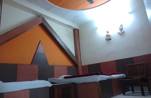 Paharganj House | Hotel Prince Palace The Green